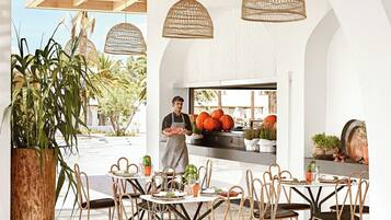 Free daily buffet breakfast