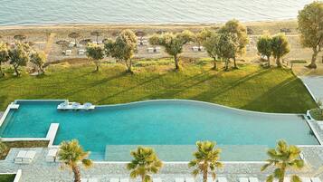 Indoor pool, 5 outdoor pools, pool umbrellas, sun loungers