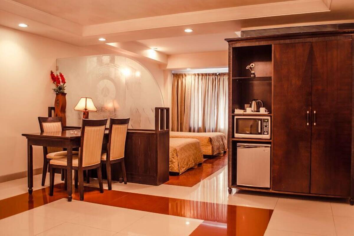 Suite ejecutiva, 1 habitación, para no fumadores, vista a la ciudad | Ropa de cama de alta calidad y minibar