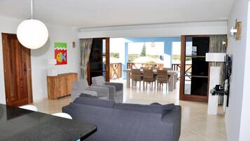 Télévision à écran plat de 43 pouces avec chaßnes par cùble, télévision