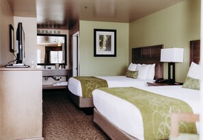 Habitación, 2 camas Queen size | Ropa de cama de alta calidad, wifi gratis y ropa de cama