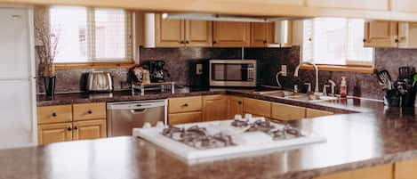 Executive Suite | Private kitchen | Fridge, microwave, coffee/tea maker