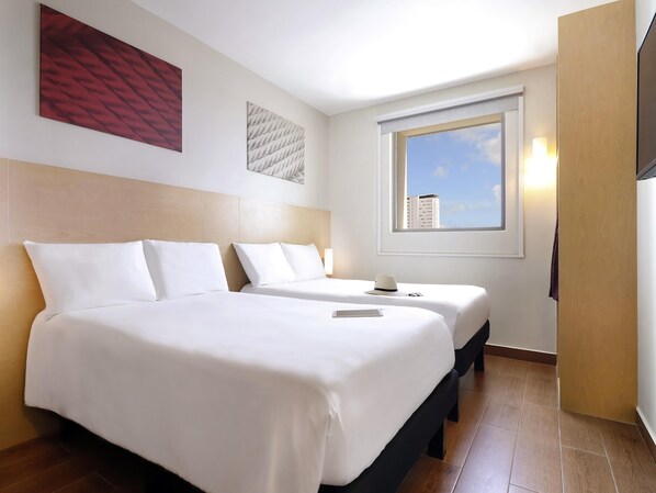 Double Room, 2 Twin Beds | Desk, blackout drapes, soundproofing, free WiFi - ibis Cancun Centro (Cancun)