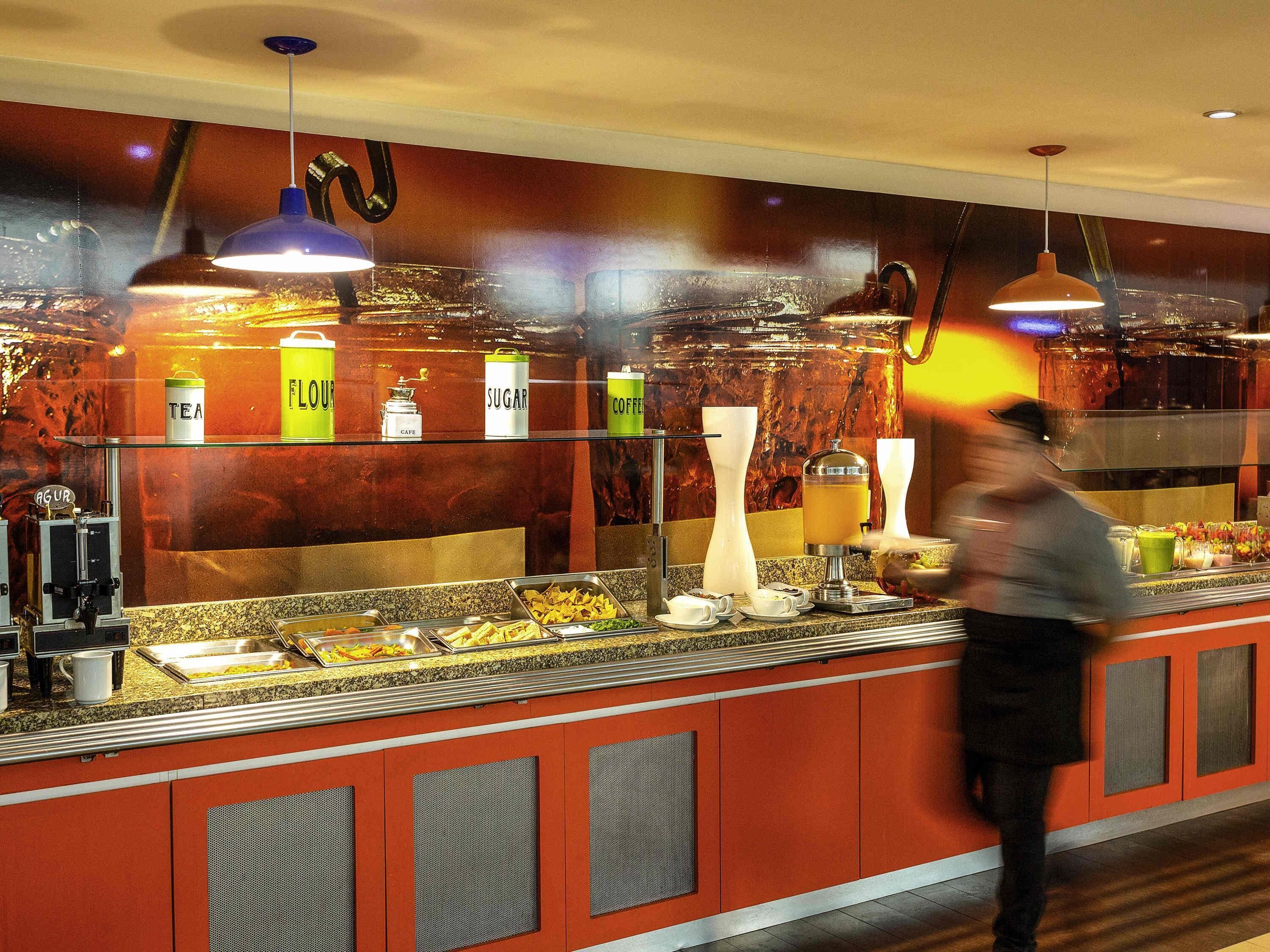 Daily buffet breakfast (MXN 290 per person)