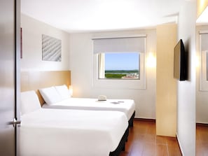 Chambre Double, 2 lits une place | Bureau, rideaux occultants, chambres insonorisées, Wi-Fi gratuit