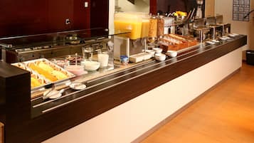 Daily buffet breakfast (MXN 279 per person)