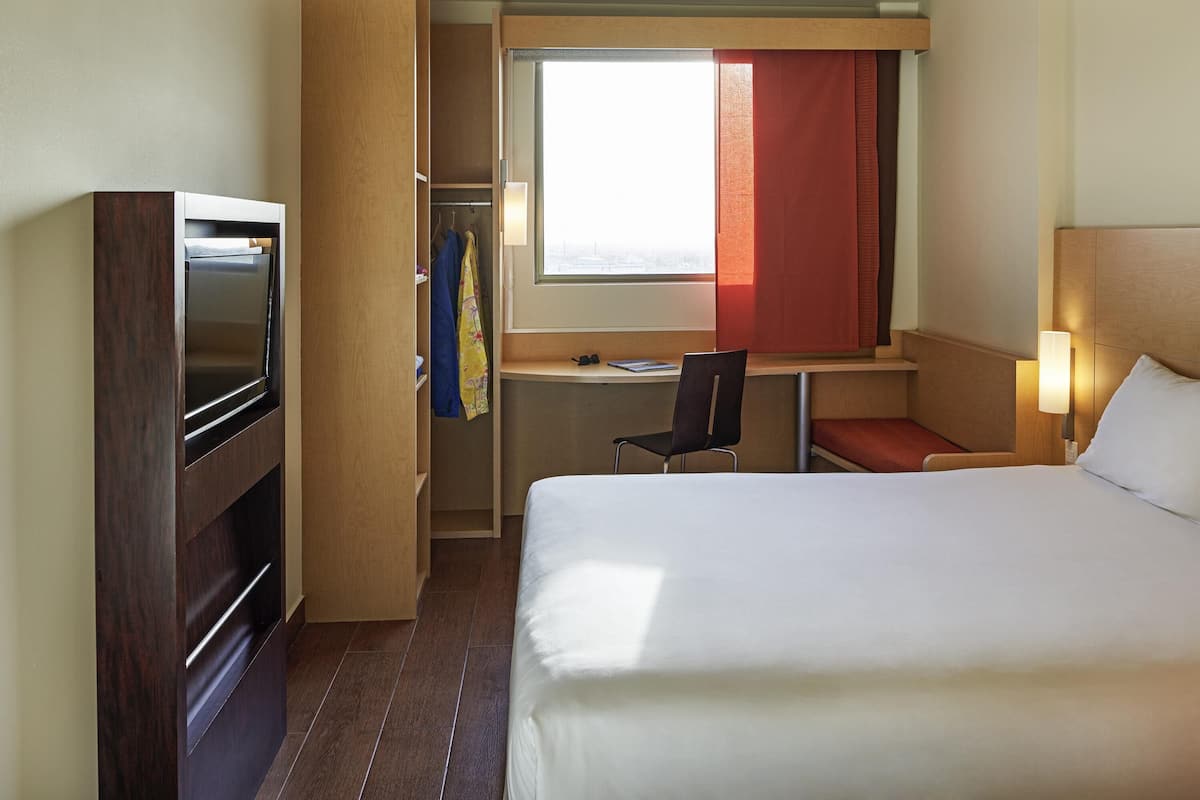 Dobbeltrom, 1 dobbeltseng | Skrivebord, blendingsgardiner, lydisolert og wi-fi (inkludert)