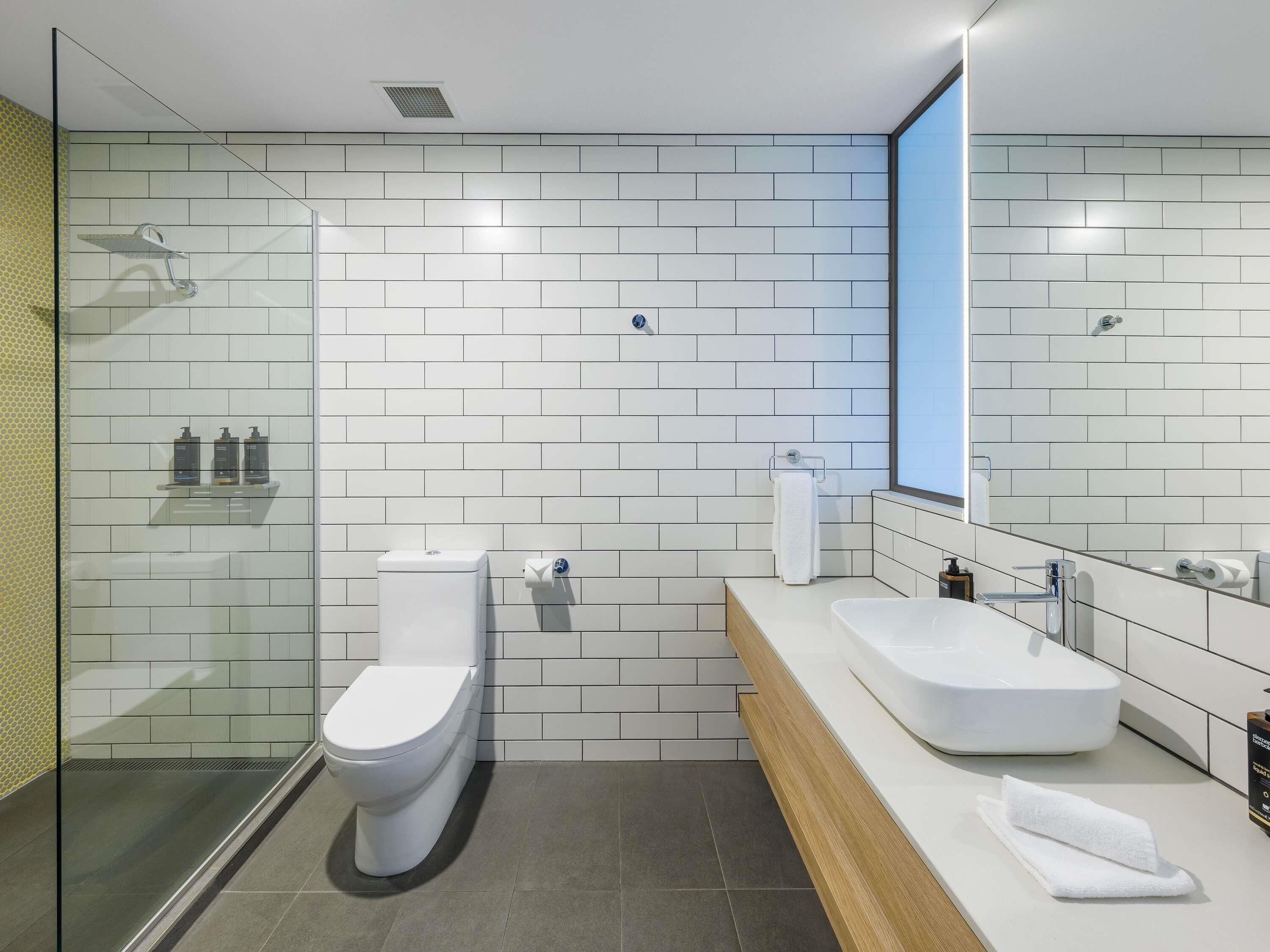 Minibar, in-room safe, desk, iron/ironing board