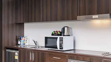 Studio, 1 King Bed, Balcony | Private kitchenette