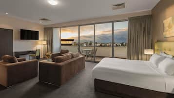 Estudio, 1 cama King size (Panoramic) | Minibar, caja de seguridad en la habitación y escritorio