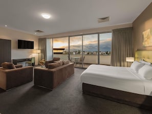 開放式客房, 1 張特大雙人床 (Panoramic) | 迷你吧、客房內保險箱、書桌、熨斗/熨衣板