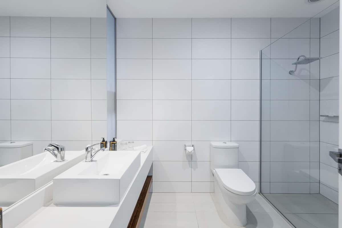 미니바, 객실 내 금고, 책상, 다리미/다리미판