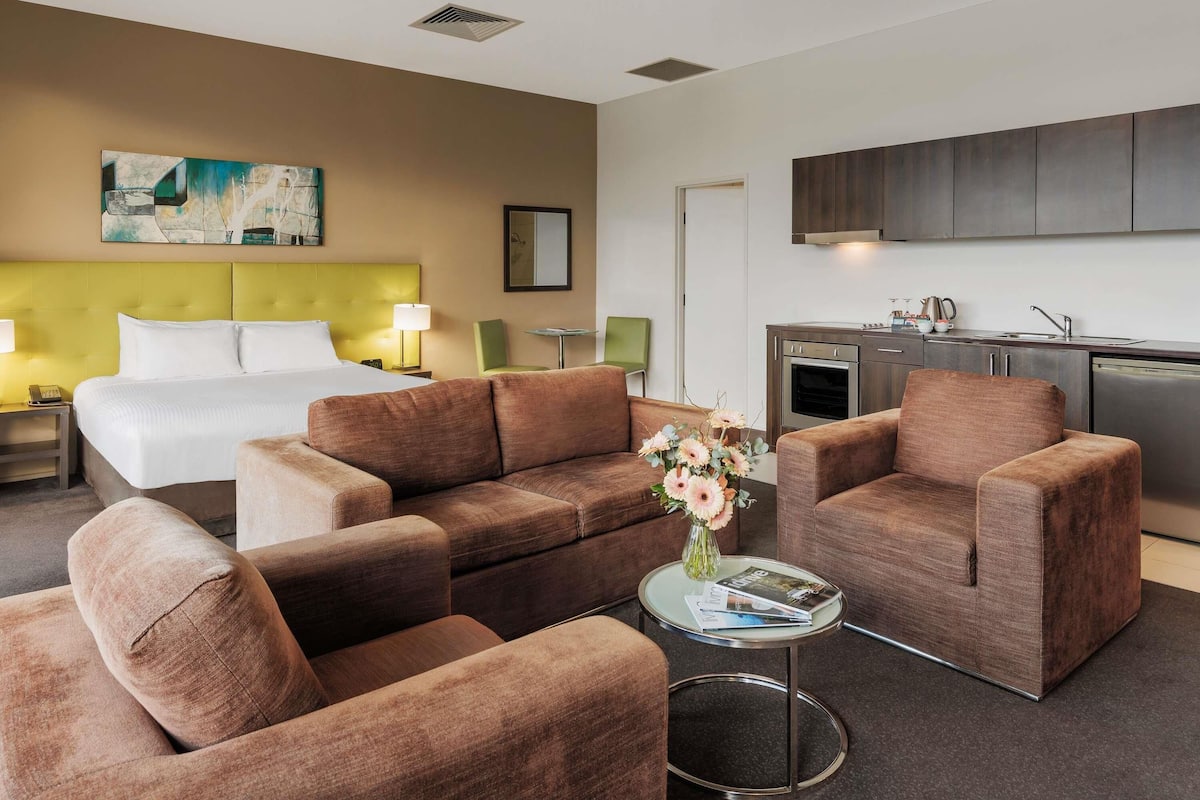 Studio, 1 King Bed (Panoramic) | Minibar, in-room safe, desk, iron/ironing board