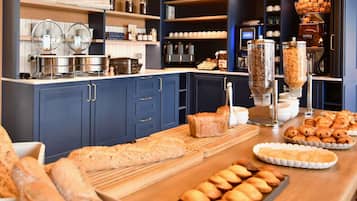 Free daily buffet breakfast