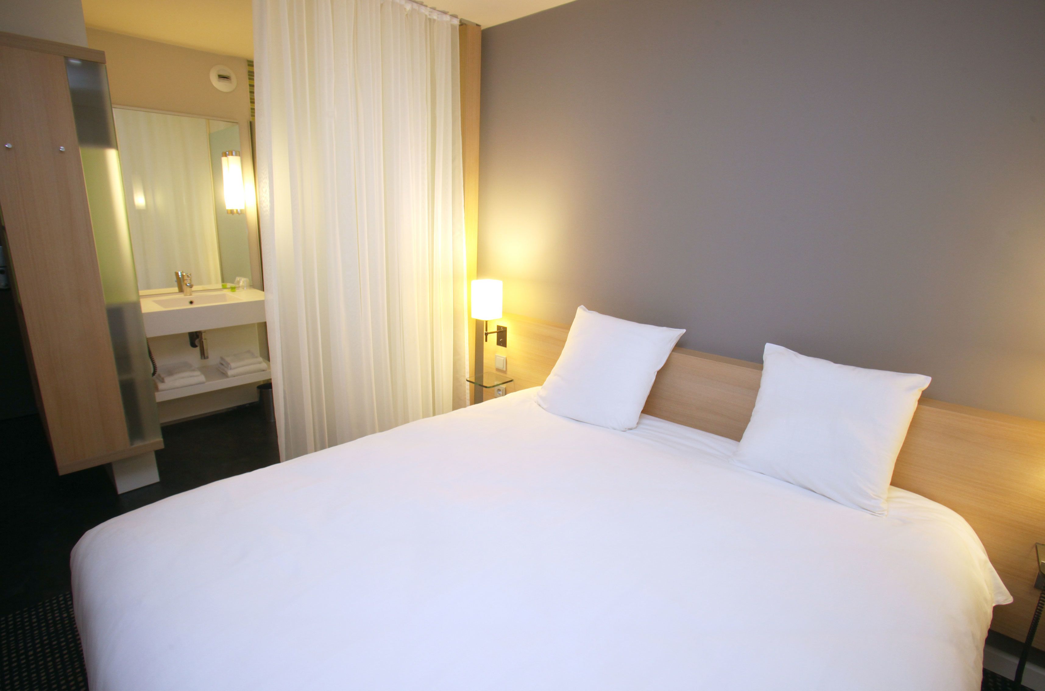 standard room, 1 double bed | desk, soundproofing, free cots/infant beds, free wifi