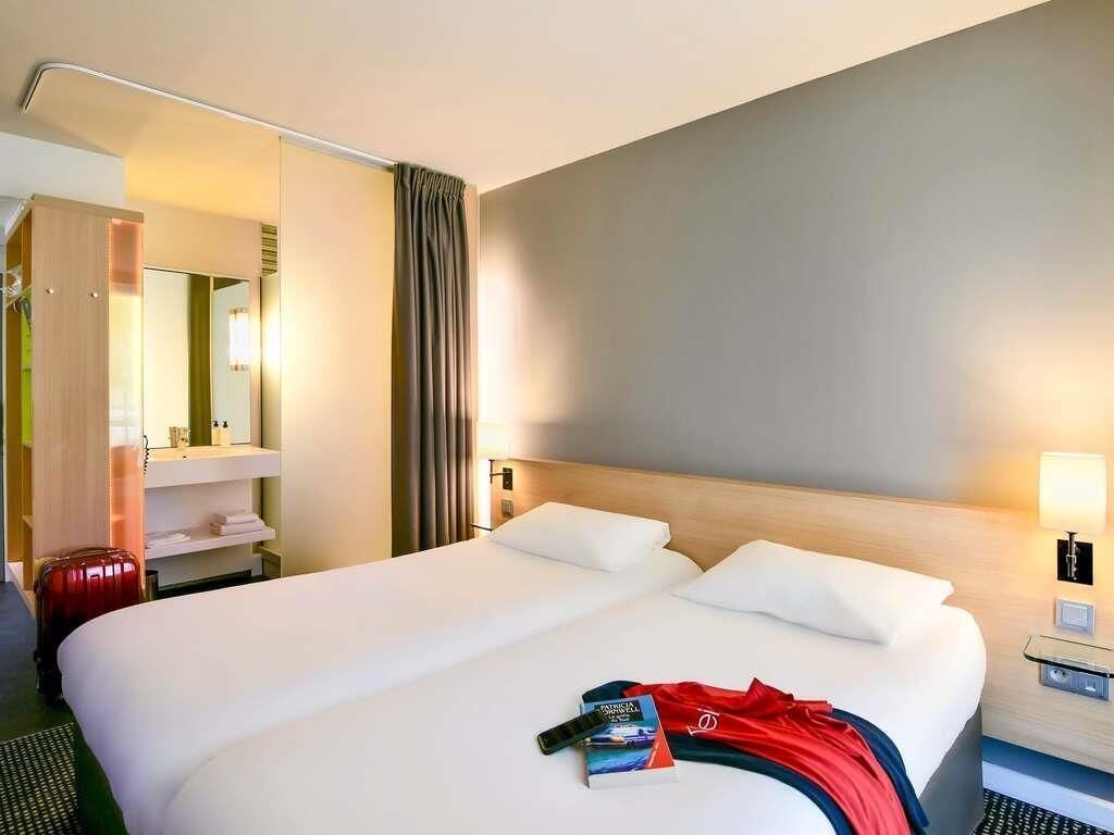 Chambre standard avec 2 lits simples | Bureau, chambres insonorisées, lits bébé (gratuits), Wi-Fi gratuit
