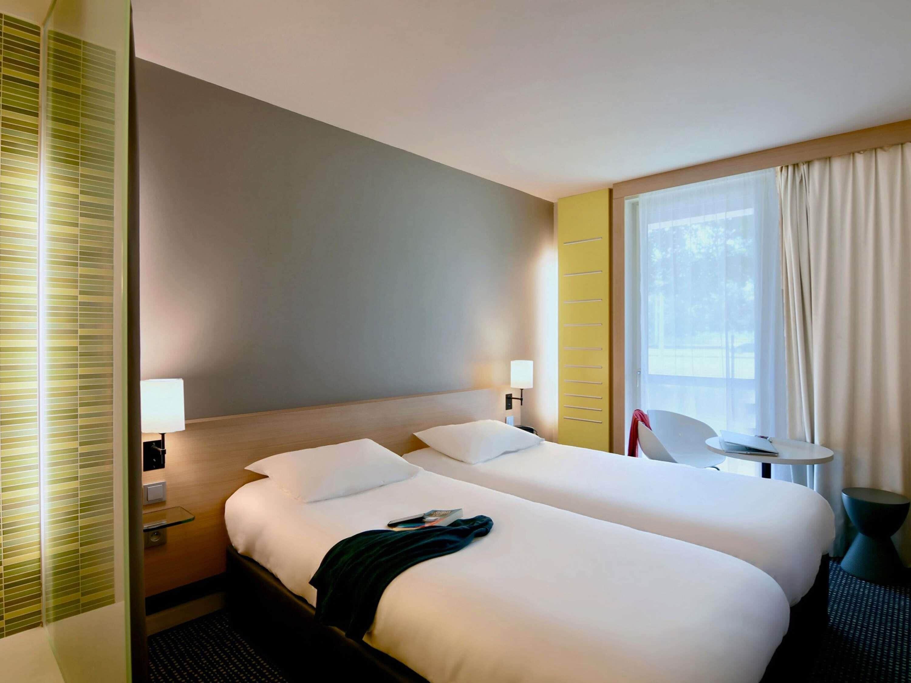 Standard Room, 2 Single Beds | Desk, soundproofing, free cots/infant beds, free WiFi