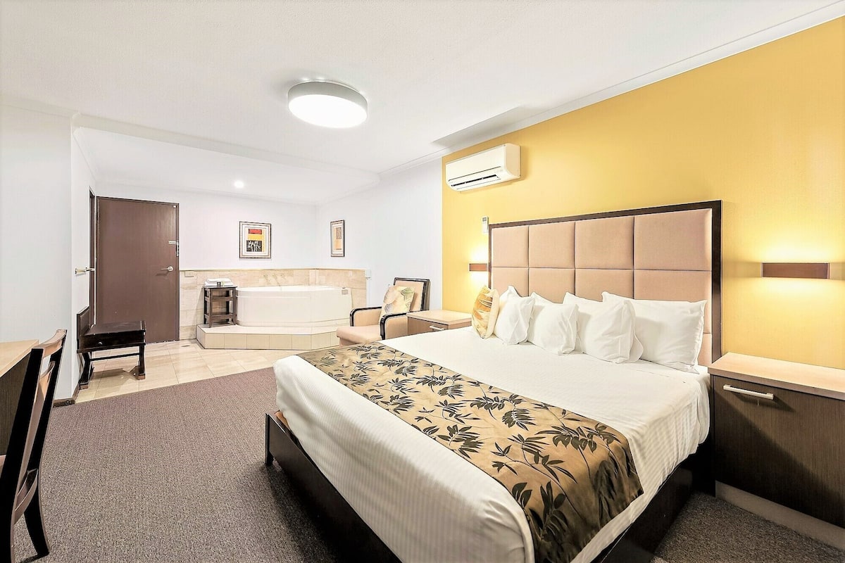 Deluxe Marble Spa Suite | 2 bedrooms, blackout drapes, soundproofing, iron/ironing board
