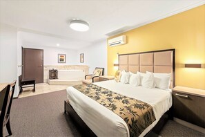 Deluxe Marble Spa Suite | Blackout drapes, soundproofing, iron/ironing board, free WiFi - Eltham Gateway Hotel (Eltham)