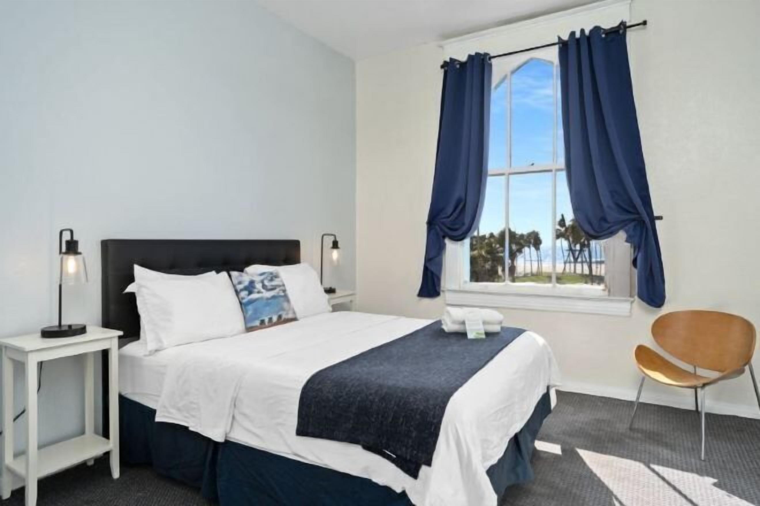 Coffre-fort, accès au Wi-Fi (inclus), literie fournie