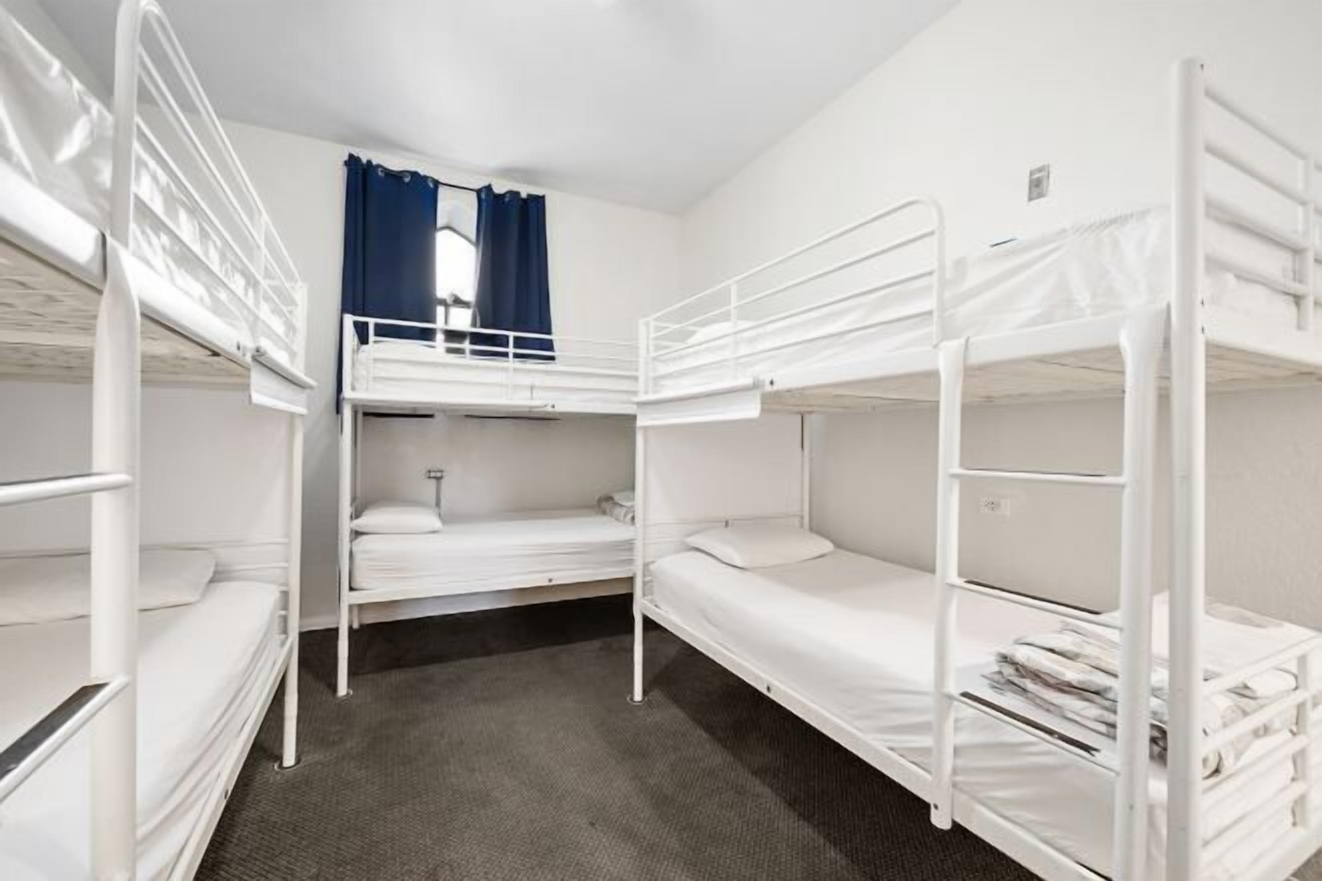 Coffre-fort, accès au Wi-Fi (inclus), literie fournie