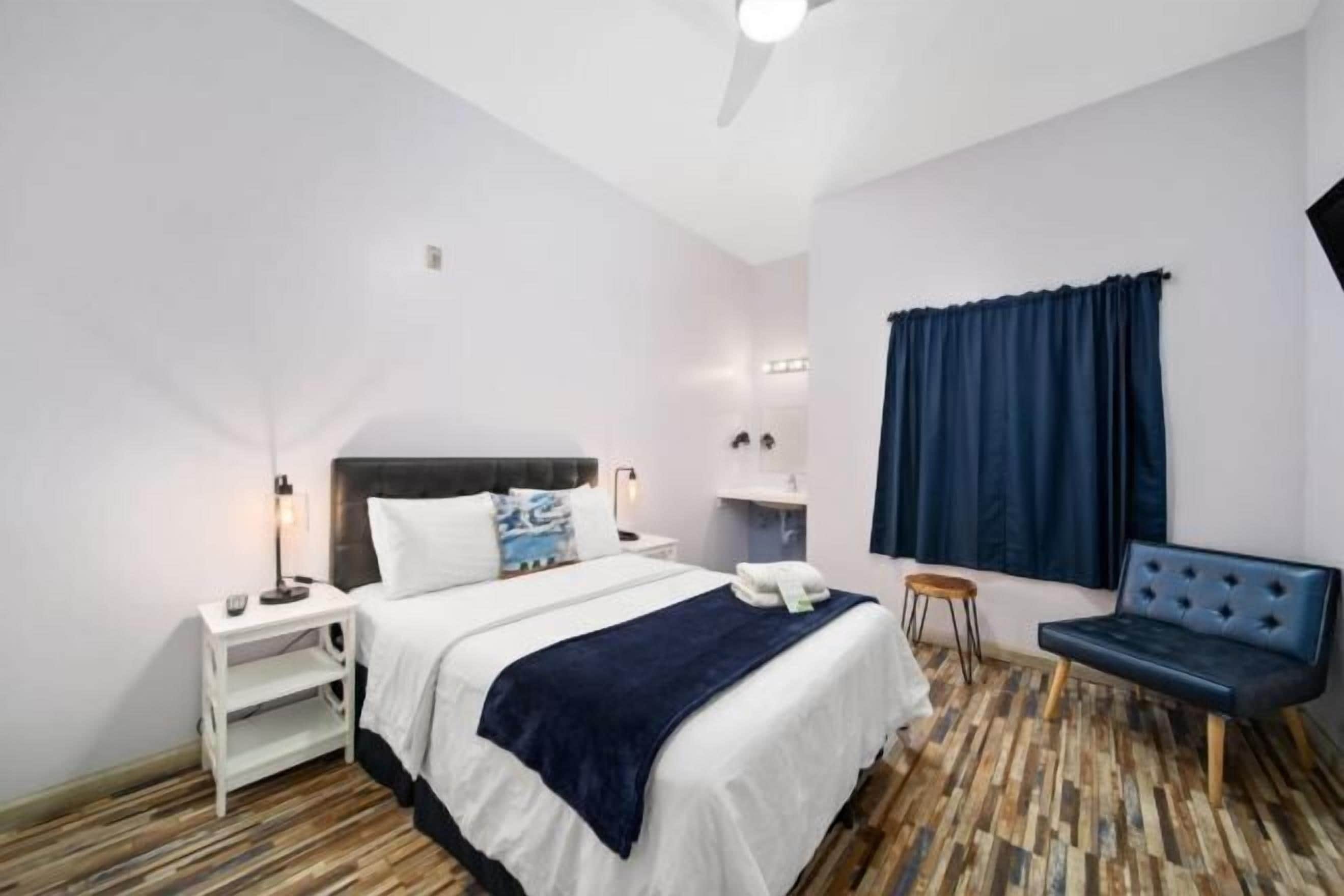 Coffre-fort, accès au Wi-Fi (inclus), literie fournie