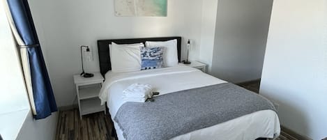 Double Room Ensuite with City View | In-room safe, free WiFi, bed sheets