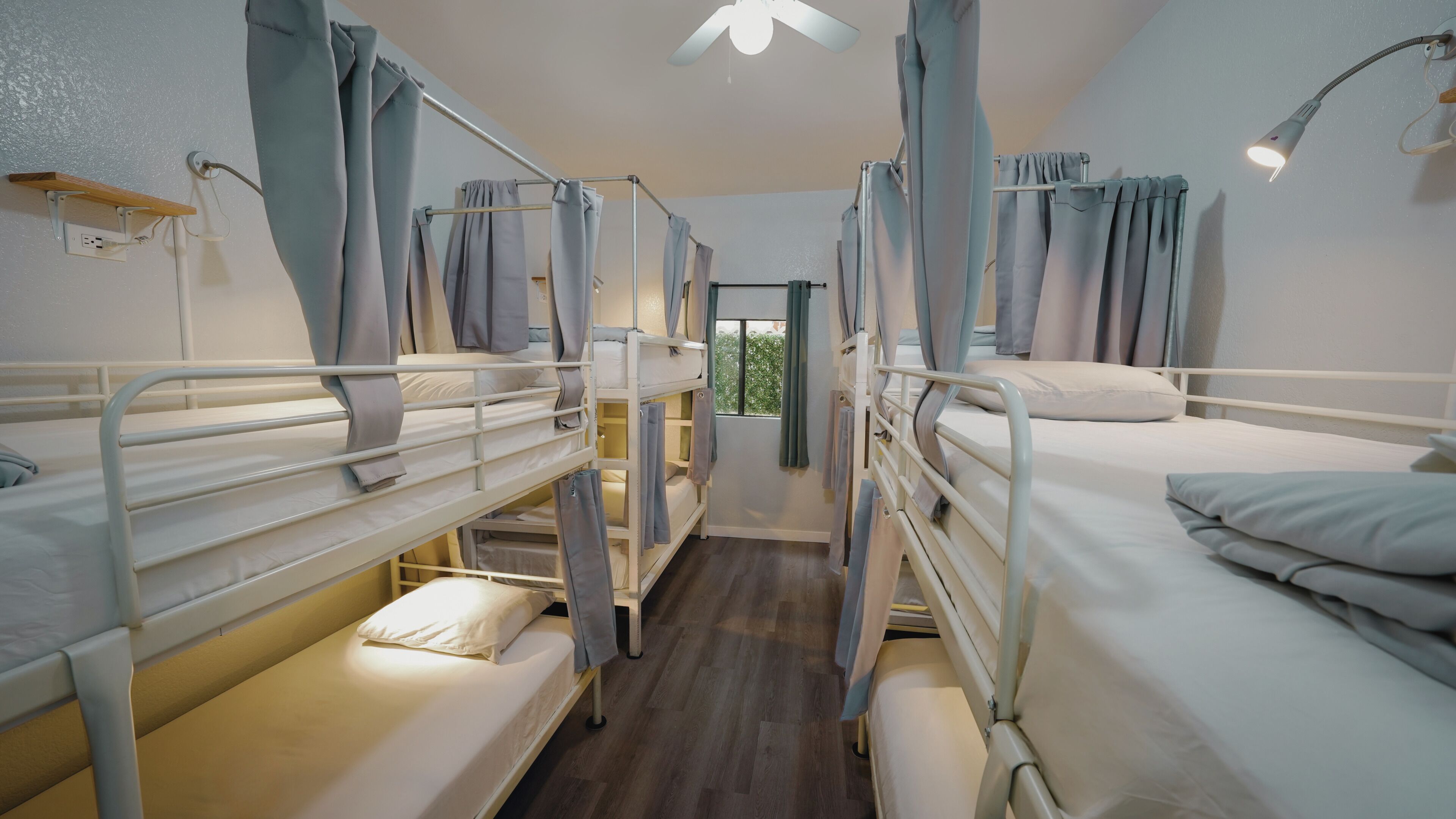 セーフティボックス (室内)、WiFi (無料)、ベッドシーツ