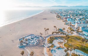 บนชายหาด