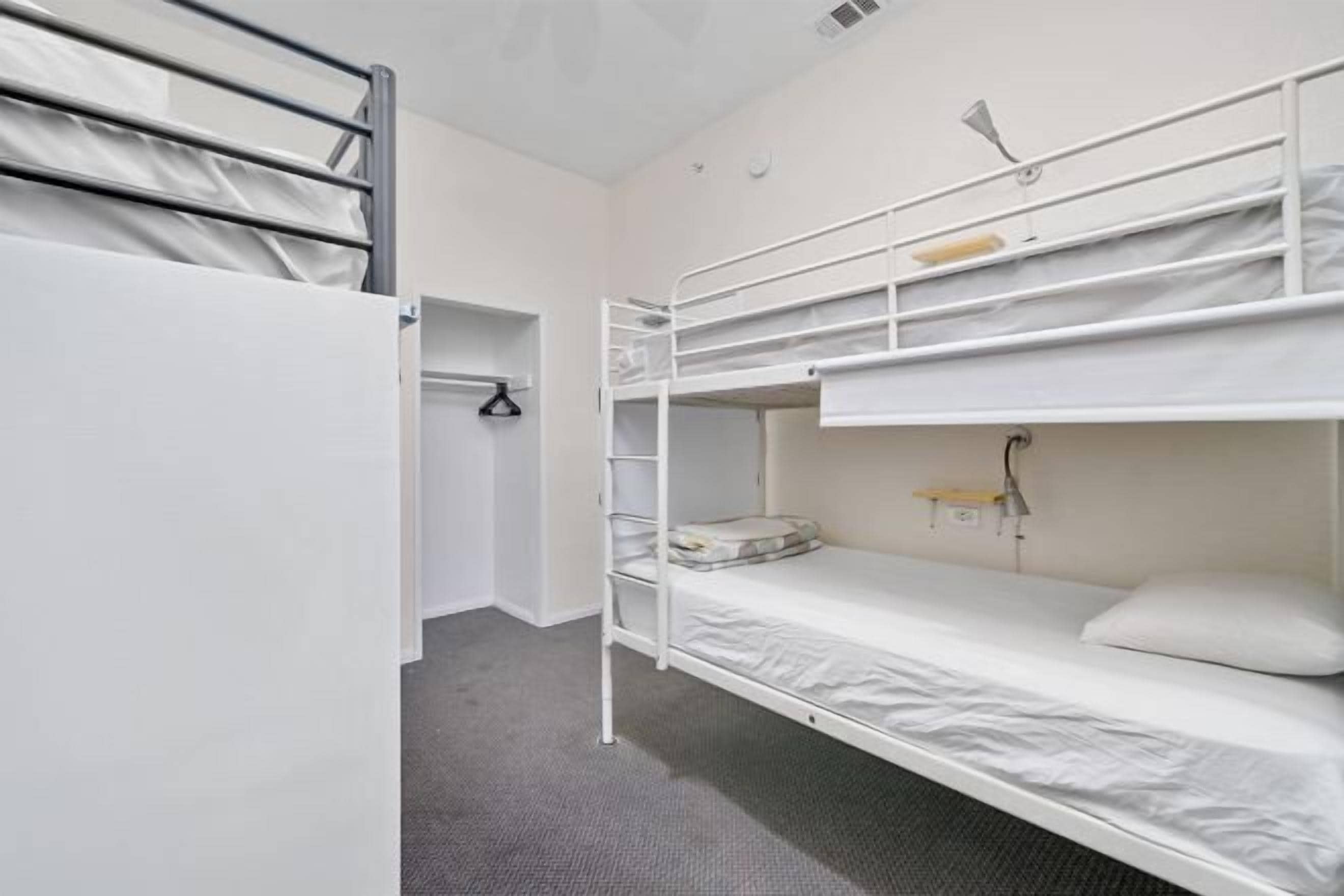 Coffre-fort, accès au Wi-Fi (inclus), literie fournie