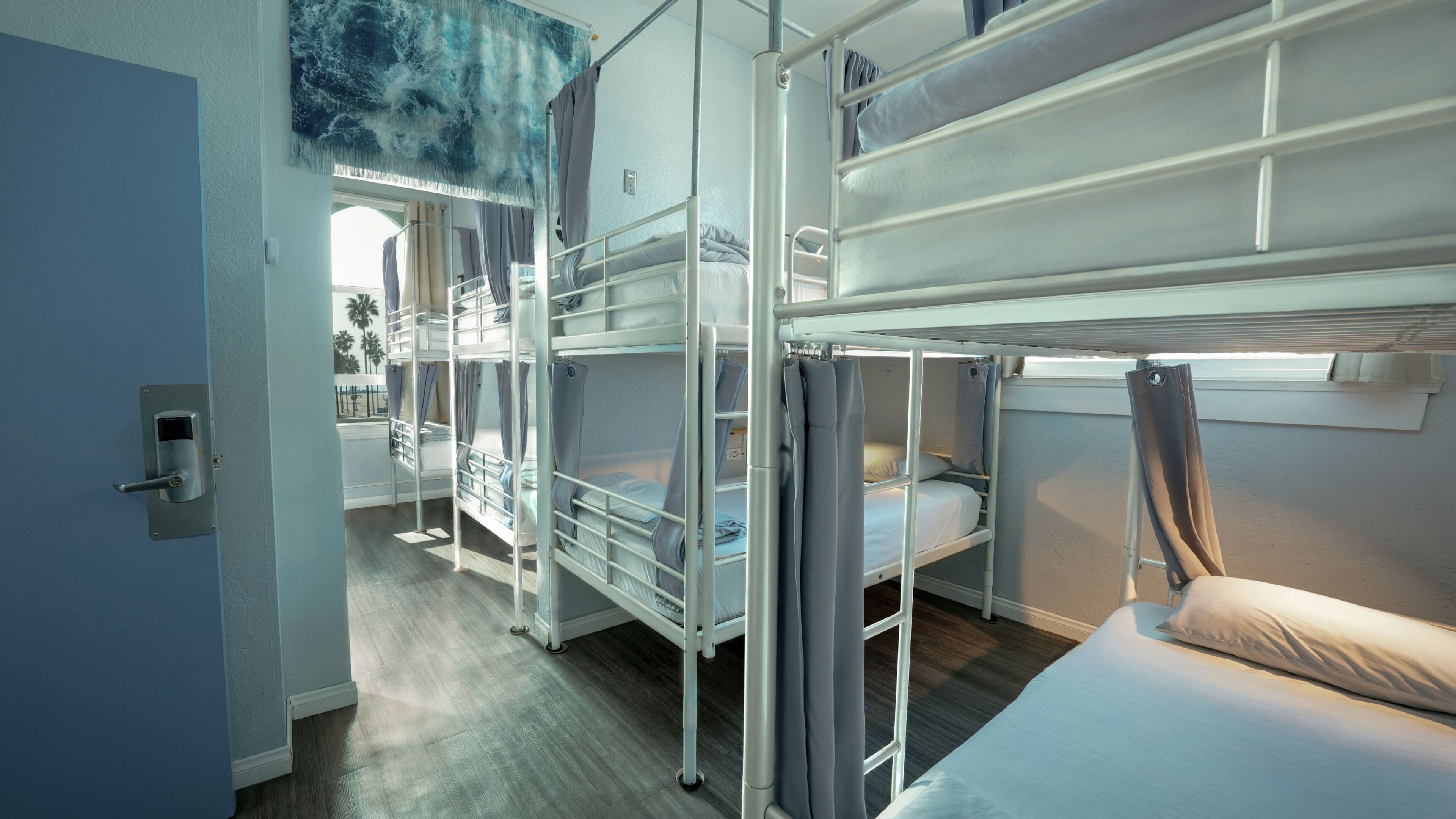 セーフティボックス (室内)、WiFi (無料)、ベッドシーツ