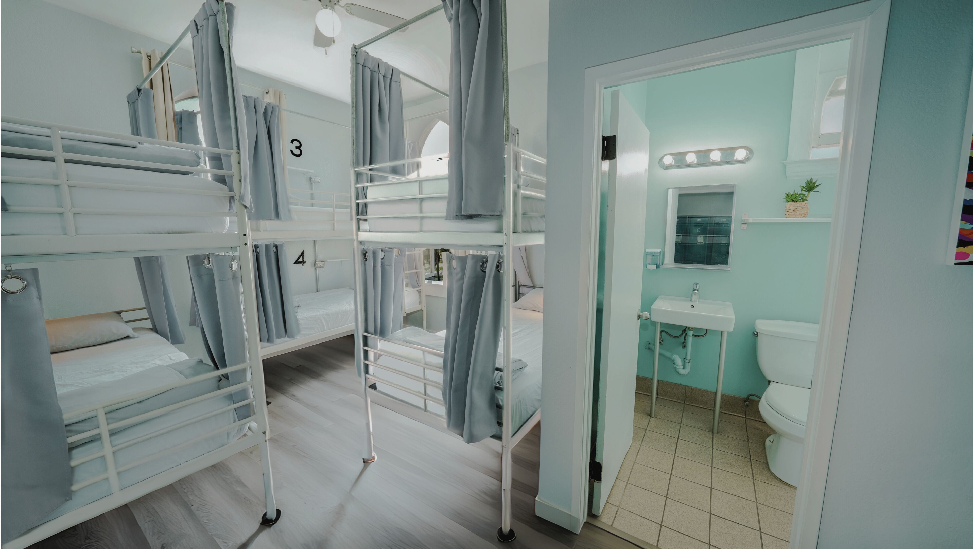 セーフティボックス (室内)、WiFi (無料)、ベッドシーツ