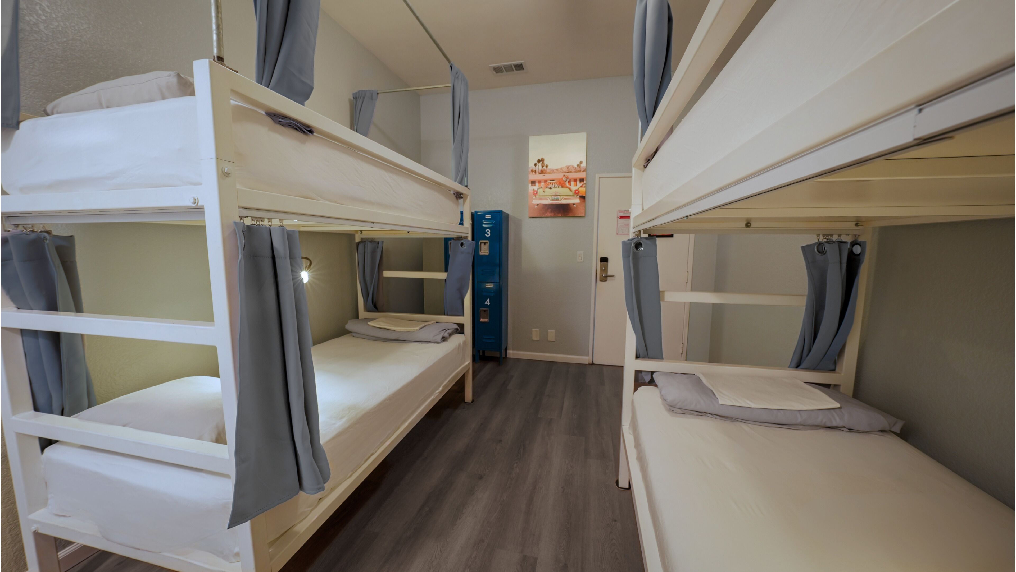 セーフティボックス (室内)、WiFi (無料)、ベッドシーツ