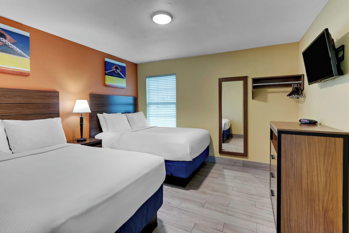 Villa 2 Bedrooms Non-Smoking | Iron/ironing board (on request), bed sheets