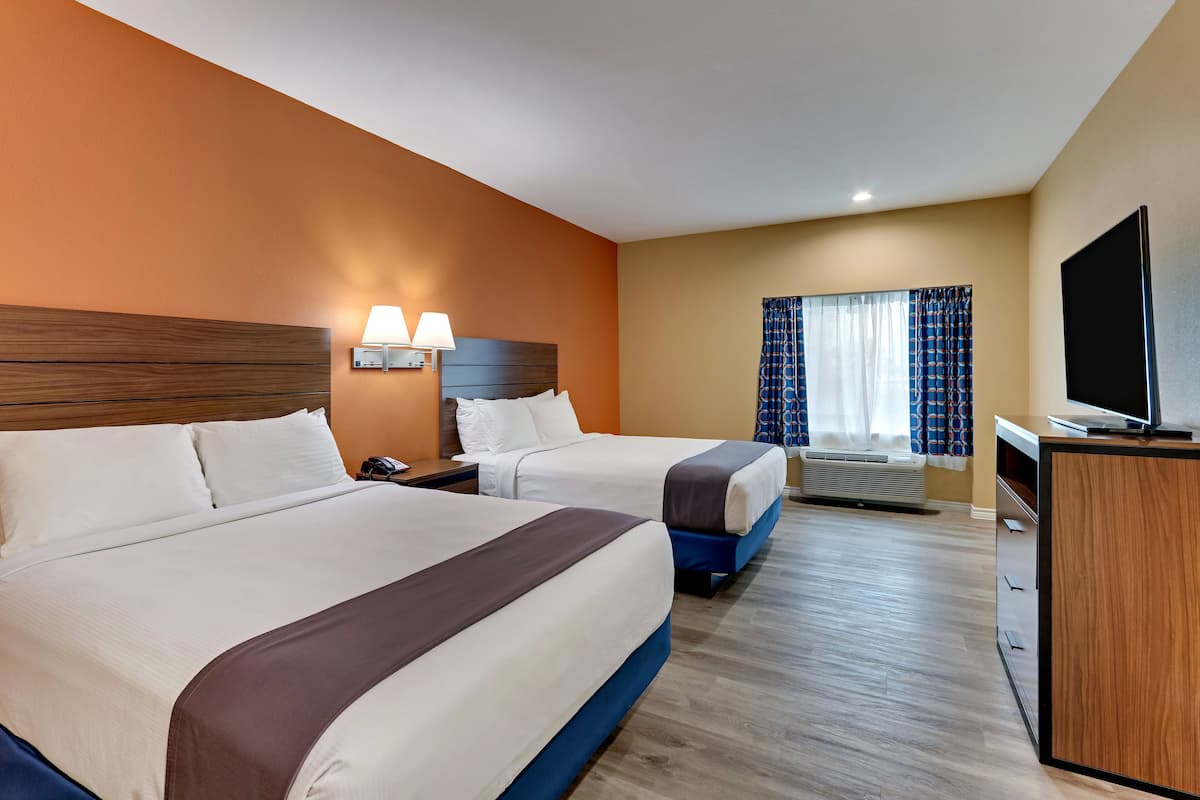 1 habitación, tabla de planchar con plancha y ropa de cama
