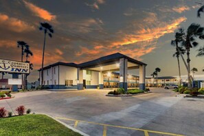 Property entrance - Captains Quarters Inn Port Aransas TX (Port Aransas)