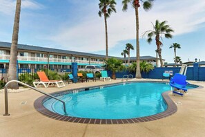 Pool - Captains Quarters Inn Port Aransas TX (Port Aransas)