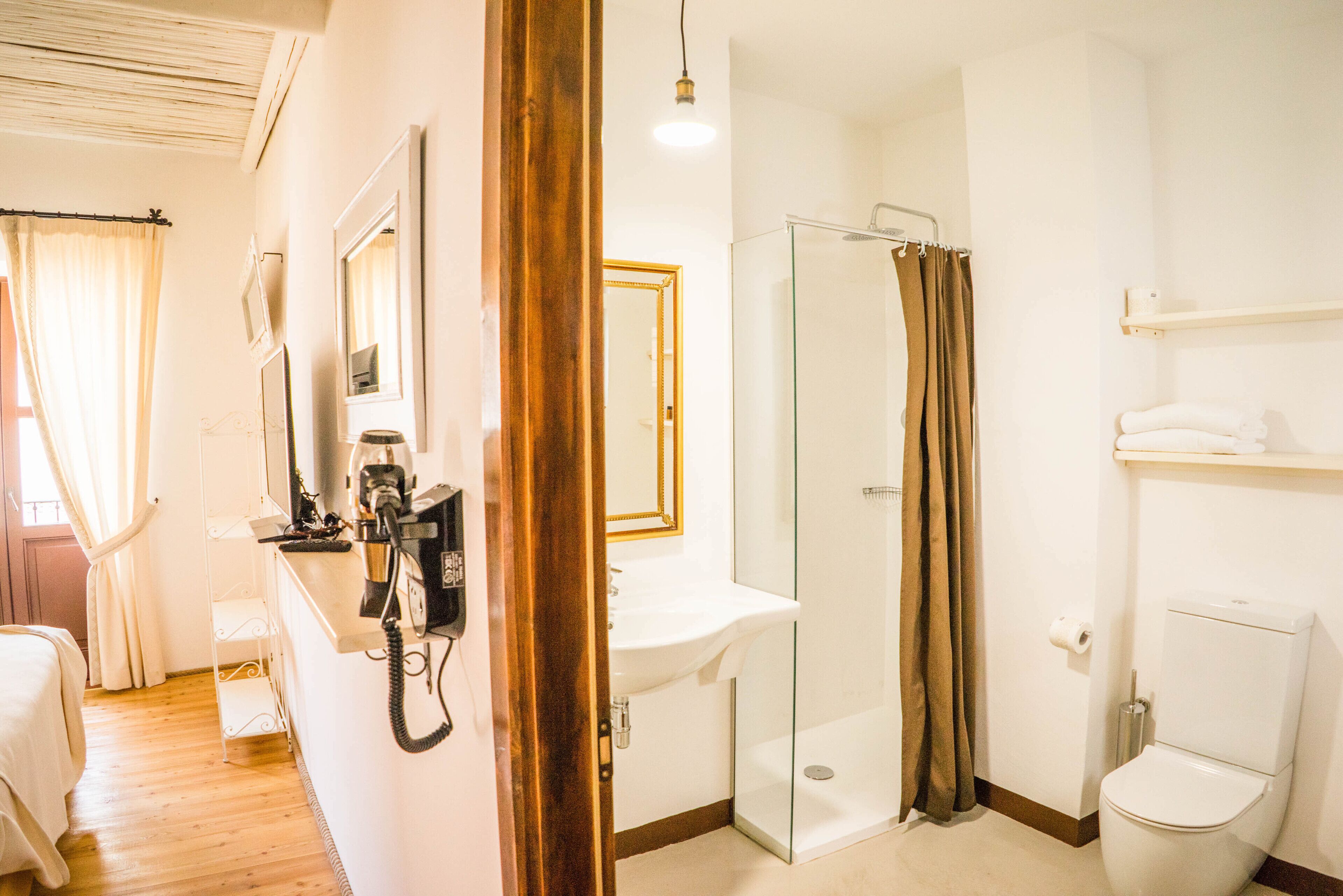 suite, terrace | bathroom | free toiletries, hair dryer, bidet, towels