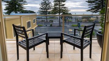 Daily continental breakfast (NZD 20 per person)