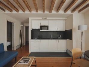 Habitación, 1 habitaci ón (Twin) | Cocina privada | Refrigerador, microondas, parrilla de estufa y cafetera de espresso 
