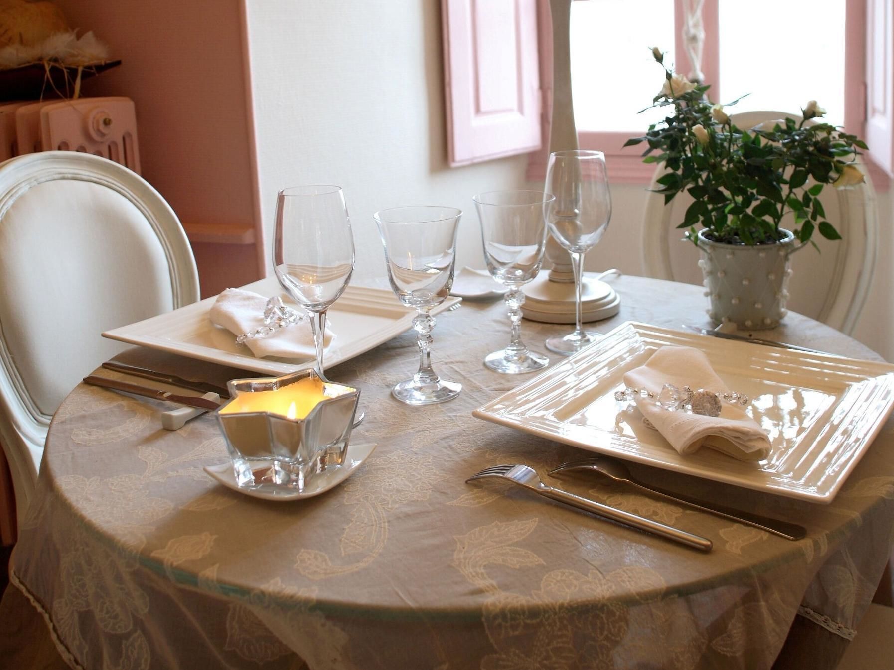 lunch and dinner served