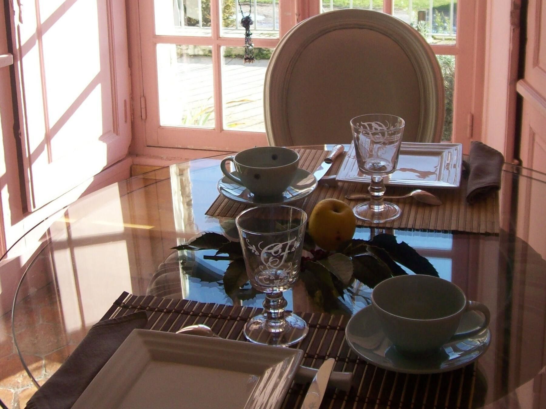 lunch and dinner served