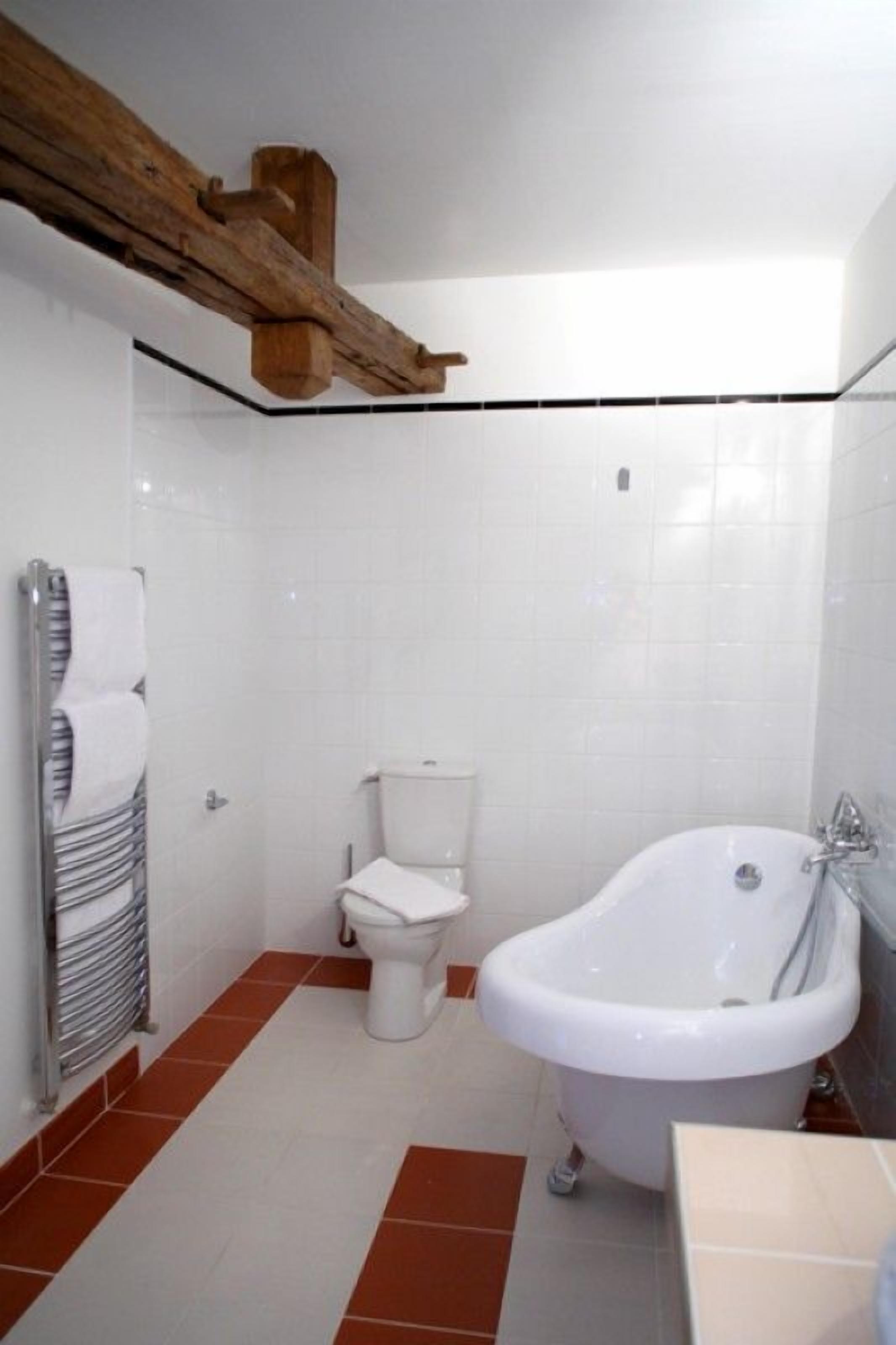 superior double room | bathroom | free toiletries, hair dryer, towels