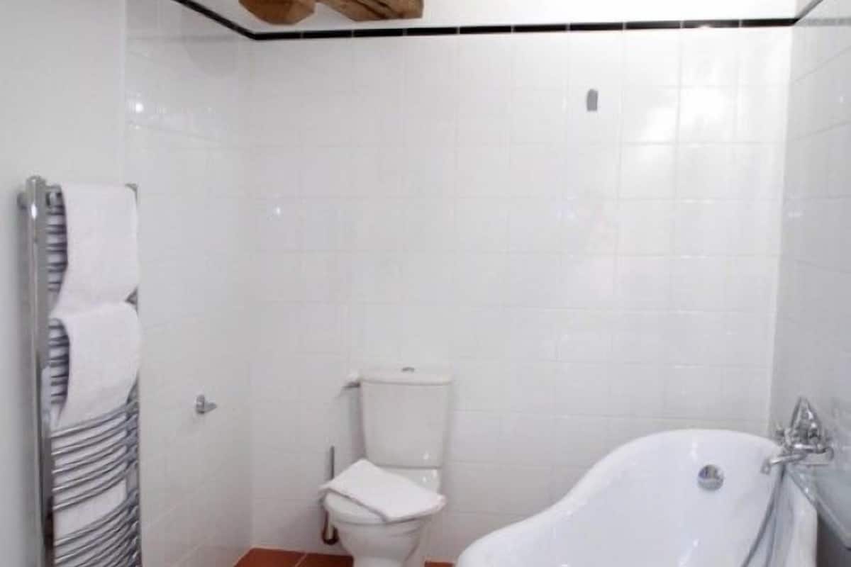 superior double room | bathroom | free toiletries, hair dryer, towels