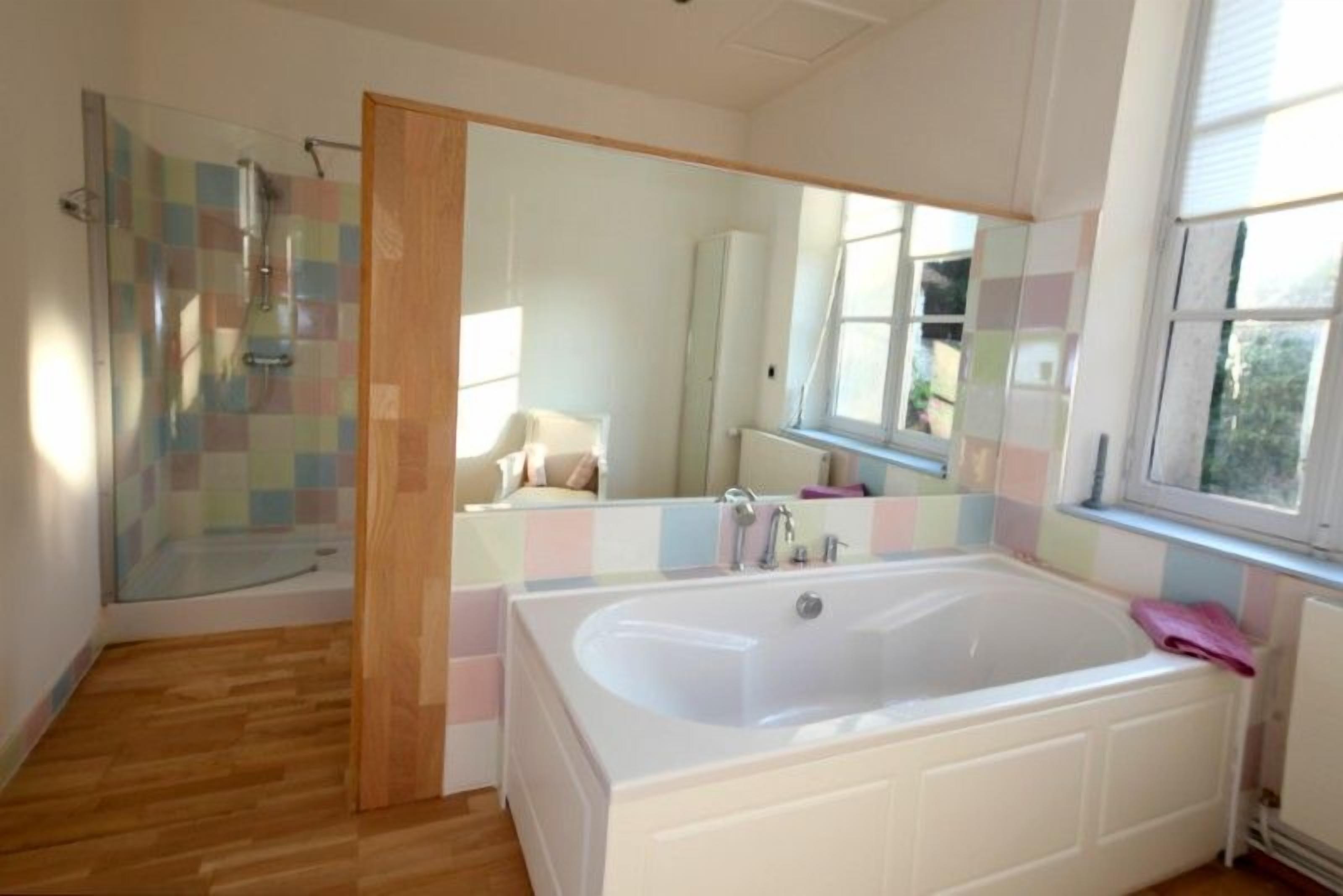 comfort room | deep-soaking bathtub