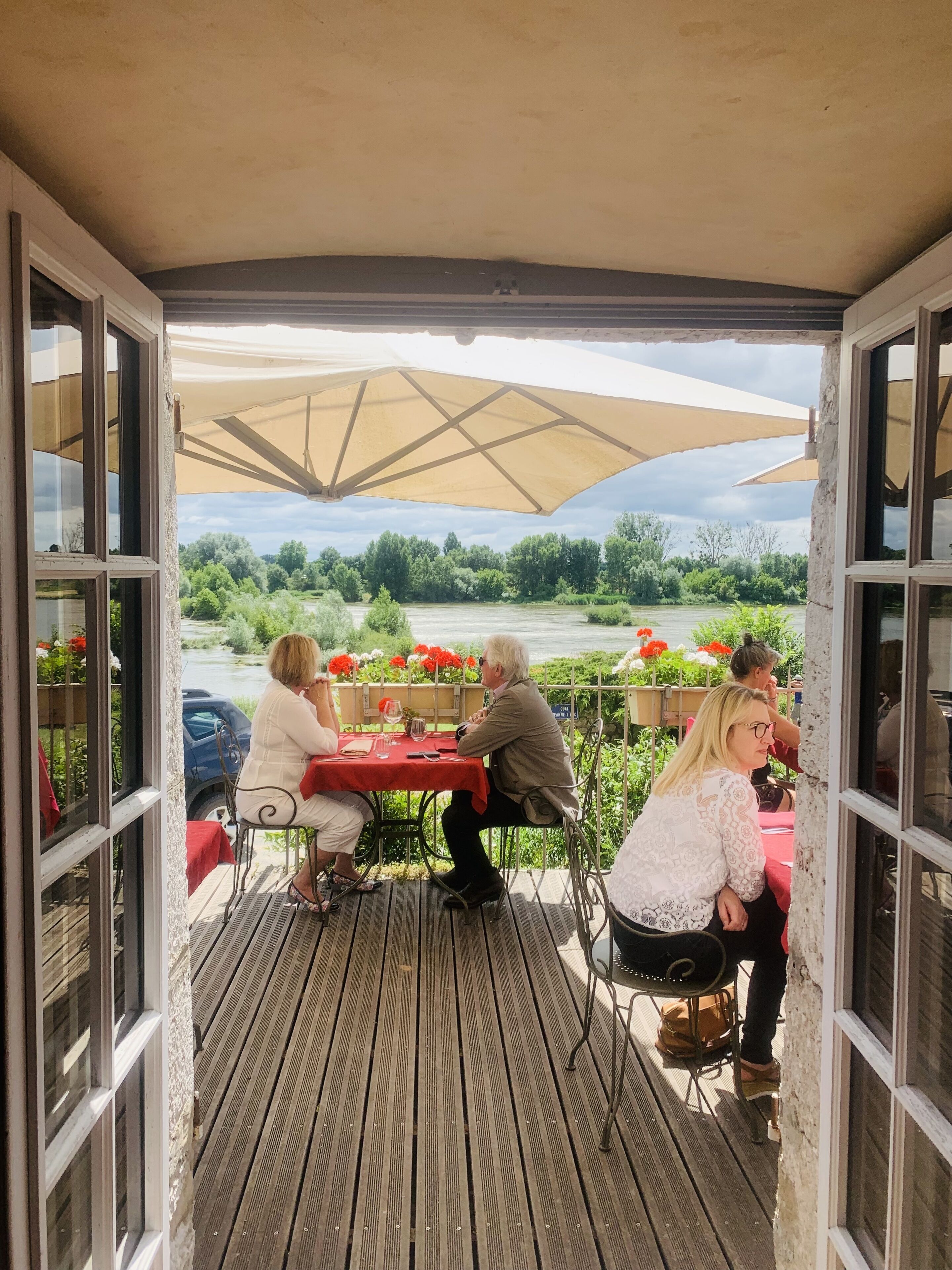 Lunch and dinner served