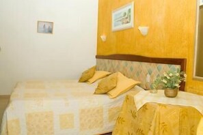 Minibar, in-room safe, free cots/infant beds, rollaway beds - Hotel Daifa (Florianopolis)