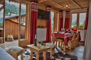 Appartement, 2 chambres | Coin séjour | Télévision à écran plat