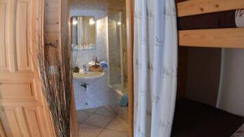 Departamento, 3 habitaciones | Tabla de planchar con plancha, cunas gratuitas, camas extra y wifi