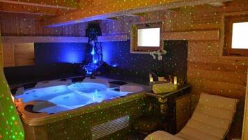 Indoor spa tub